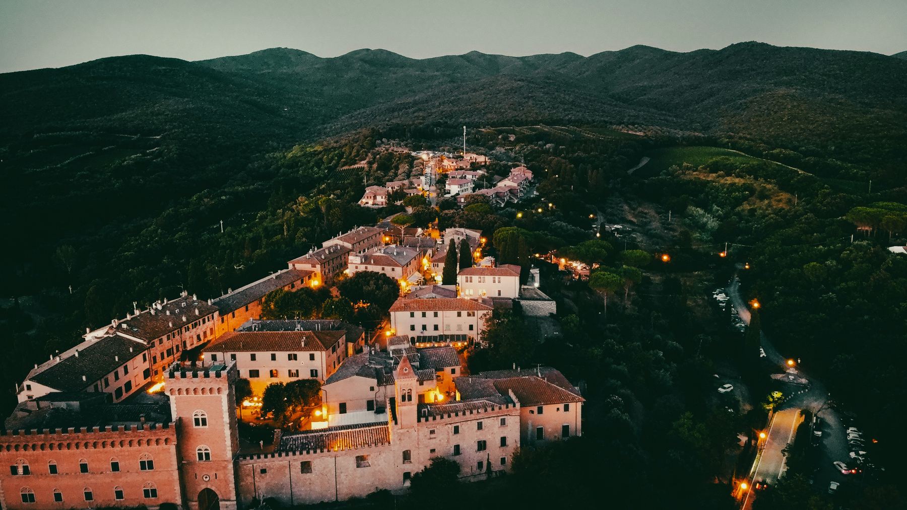 Bolgheri am Abend, von oben